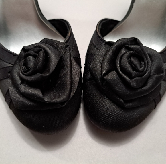 Fioni Black Heels With A Satin Rose Size 7 - Picture 3 of 11